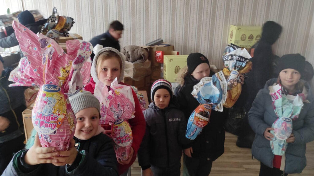 ucraina bambini uova di pasqua